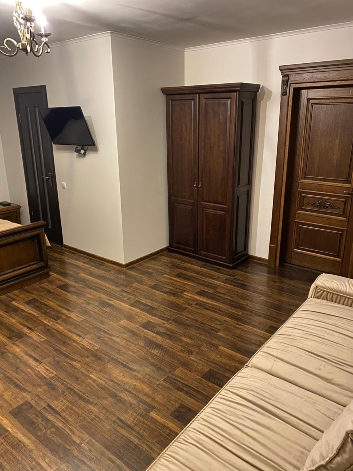 Едем Hotell Berezhany Exteriör bild